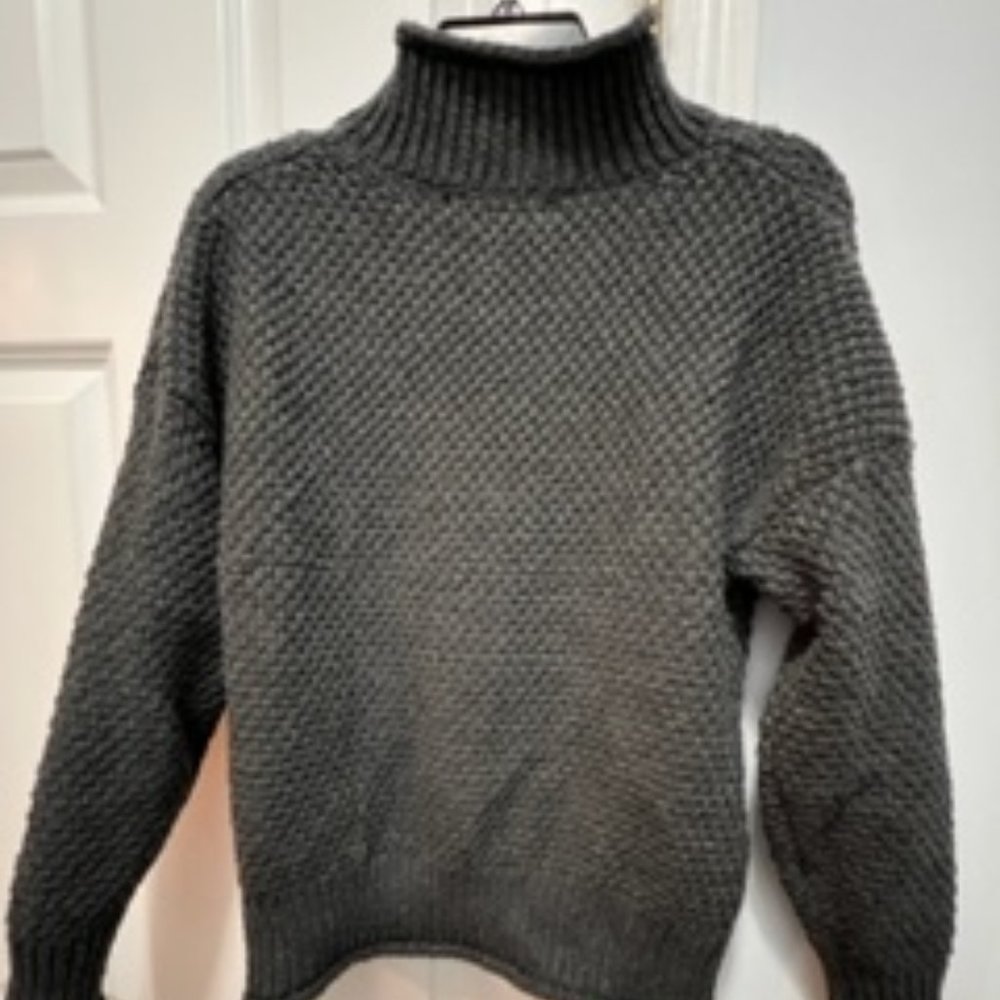 TEcrew mock turtle neck gray small sweater